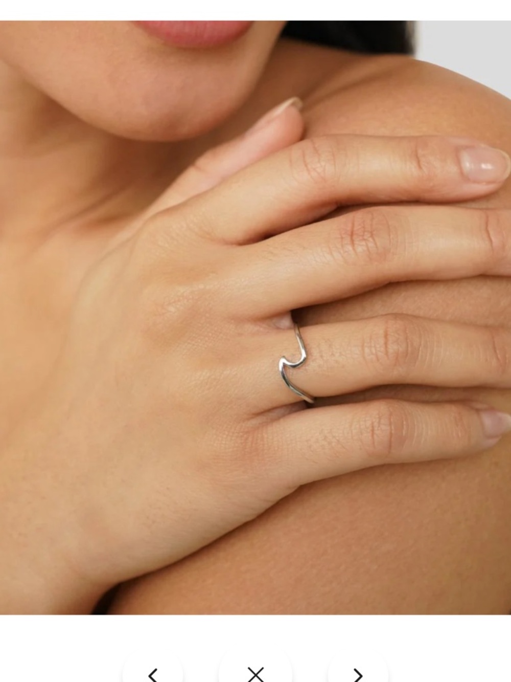 Ring Sleek Silver Wave Ring for Women